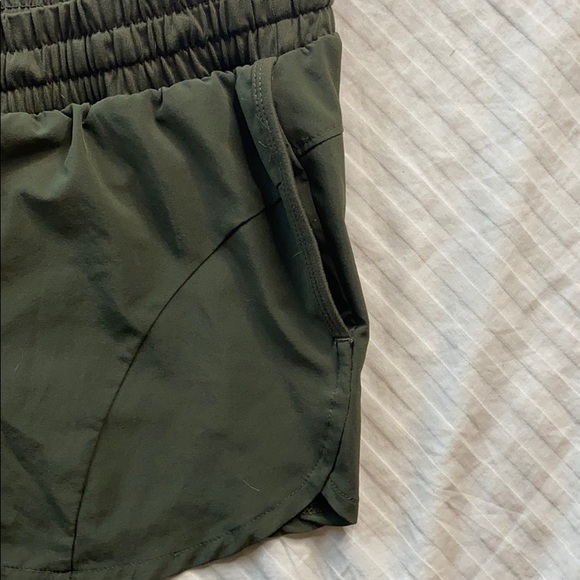 Athletic shorts - Picture 3 of 4